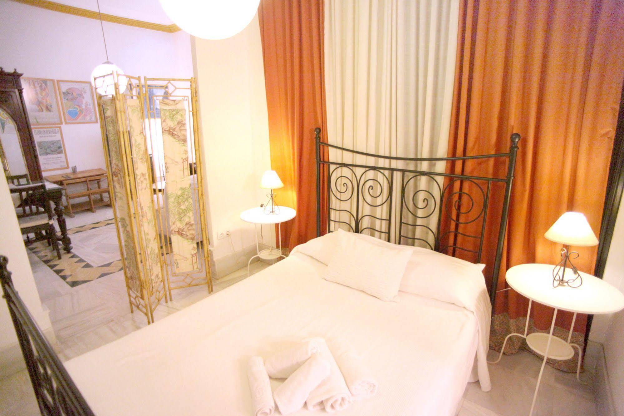 Apartamentos Pilatos King'S Inn * Seville